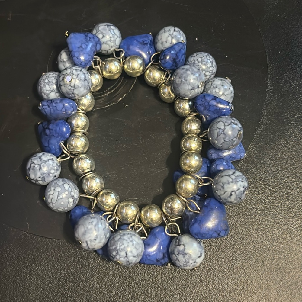 Heart and circle beaded elastic bracelet
